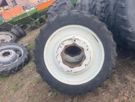 ÁPOLÓKERÉK,  MŰVELŐKERÉK GARNITÚRA NEW HOLLAND,  FIAT stb. TRAKTORRA 300/95R46 és 270/95r32,,, 12.4-46 és 11.2-32