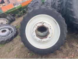 ÁPOLÓKERÉK,  MŰVELŐKERÉK GARNITÚRA NEW HOLLAND,  FIAT stb. TRAKTORRA 300/95R46 és 270/95r32,,, 12.4-46 és 11.2-32