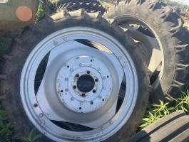 ÁPOLÓKERÉK,  MŰVELŐKERÉK 1 PÁR 230/95R40, 9.5-40, MTZ,  JOHN DEERE,  FERGUSON,  CASE,  NEW HOLLAND stb