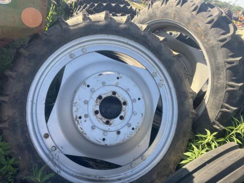 ÁPOLÓKERÉK,  MŰVELŐKERÉK 1 PÁR 230/95R40, 9.5-40, MTZ,  JOHN DEERE,  FERGUSON,  CASE,  NEW HOLLAND stb
