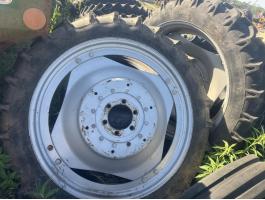 ÁPOLÓKERÉK,  MŰVELŐKERÉK 1 PÁR 230/95R40, 9.5-40, MTZ,  JOHN DEERE,  FERGUSON,  CASE,  NEW HOLLAND stb