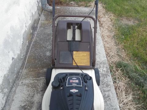 Briggs &amp; Stratton 625 190 cc típusú fűnyíró eladó