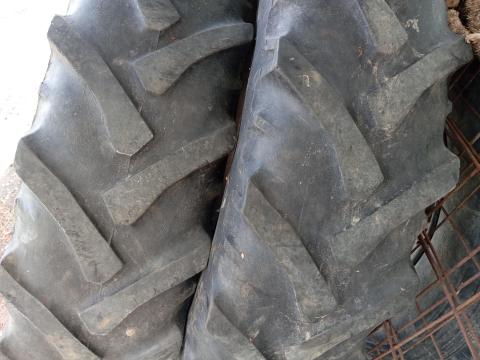 12.4 R 32 gumiabroncs