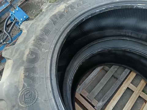 BKT 620/70 R42 BKT 620/70 R42