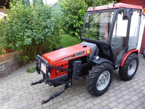 AGT 835 kis traktor