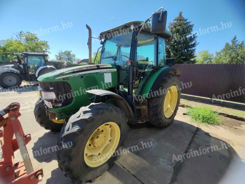 John Deere 5720