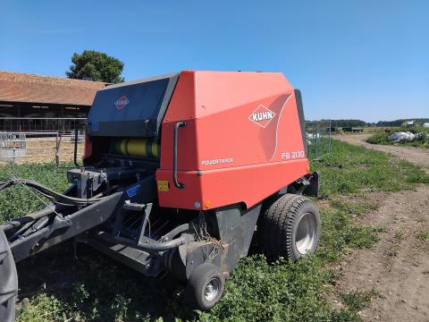 Kuhn FB2130 fixkamrás körbálázó