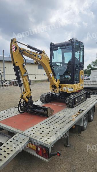 Caterpillar 301.8 minikotró bontókalapáccsal, dönthető rézsűkanállal