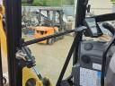 Caterpillar 301.8 minikotró bontókalapáccsal, dönthető rézsűkanállal