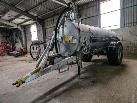 Fliegl VFW 8600 tartálykocsi Fliegl VFW 8600 tartálykocsi