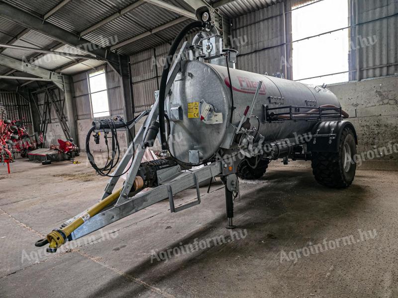 Fliegl VFW 8600 tartálykocsi