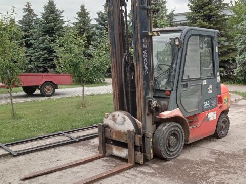 Toyota targonca 2,5 tonna teherbírású, tripplex tornyos Toyota targonca 2,5 tonna teherbírású, tripplex tornyos