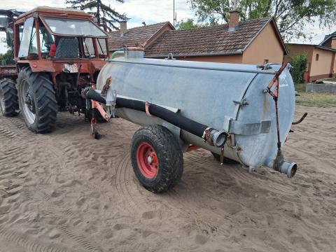 Bauer 3000 literes horganyzott tartályos szippantó Bauer 3000 literes horganyzott tartályos szippantó