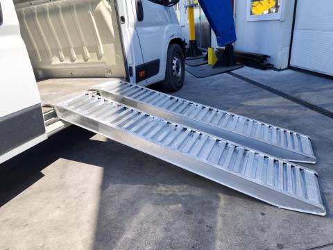 Alumínium rámpa, alumínium feljáró - 2 méter hosszú - 3200 kg min. teherbírás