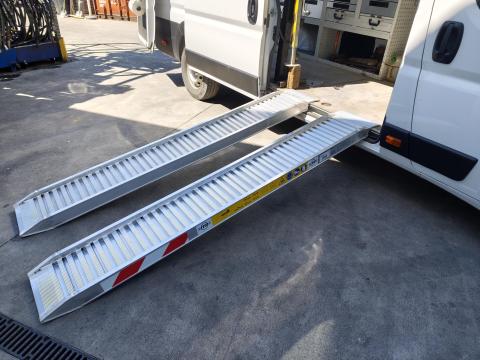 Alumínium rámpa, alumínium feljáró - 2,5 méter hosszú - 2900 kg min. teherbírás