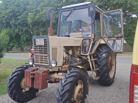Mtz 82 traktor 2031 ig műszakival,  új gumikkal eladó