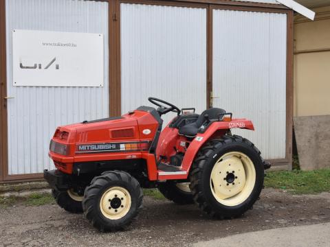 Mitsubishi MT18 japán kistraktor, 18 LE, 4WD Mitsubishi MT18 japán kistraktor, 18 LE, 4WD