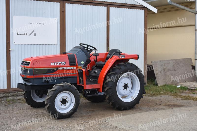 Mitsubishi MT245 japán kistraktor 25 LE, 4WD