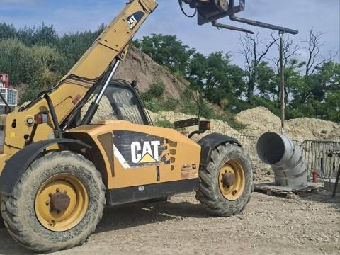 Teleszkópos Caterpillar TH406 rakodógép rendszámmal