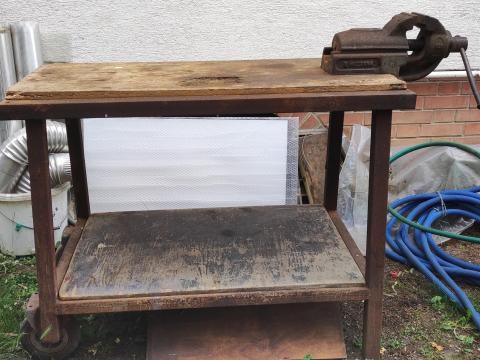 Satupad 2 guruló kerékkel,  125-ös satuval