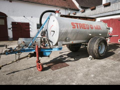 Streu-Mix 6000 szippantó, tartálykocsi