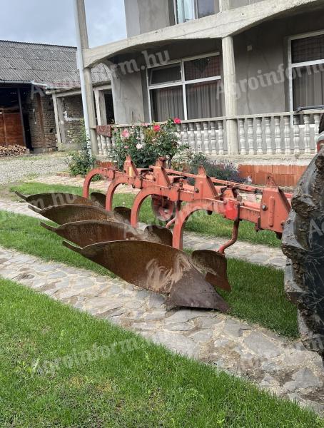 Eladóvá vált egy kiváló állapotban lévő KRONE FIDUX 140/4-es eke