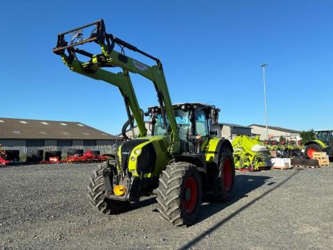 CLAAS Arion 650 CIS homlokrakodóval eladó