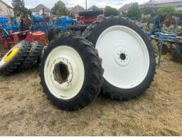 ÁPOLÓKERÉK,  MŰVELŐKERÉK GARNITÚRA NEW HOLLAND,  FIAT stb. TRAKTORRA 300/95R46 és 270/95r32,,, 12.4-46 és 11.2-32