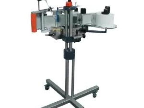 SAI/RI típusú önálló működésű automata öntapadós címkéző állomás