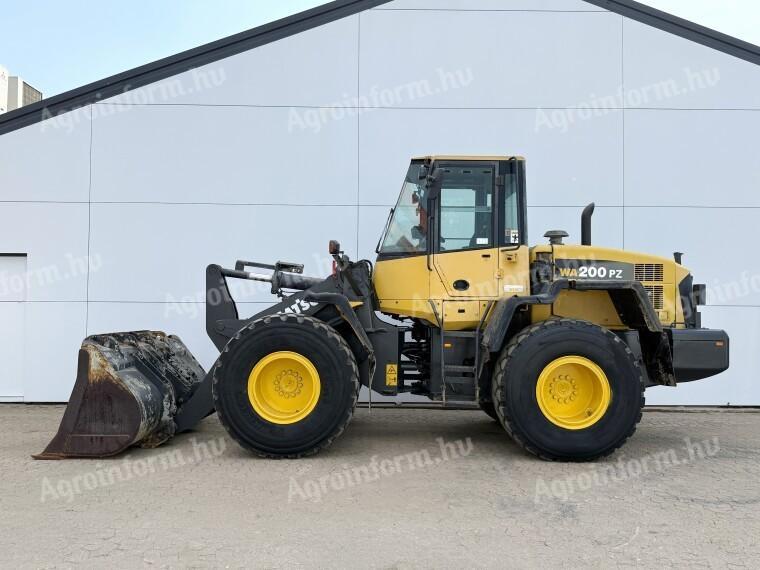 Komatsu WA200PZ-6 / 2014 / 5.604 üzemóra / Lízing 20%-tól