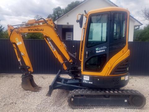 Hyundai R25Z-9AK árokásó Hyundai R25Z-9AK árokásó