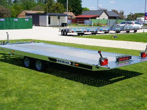 Utolsó darab akció - új billenős autószállító utánfutó (2700kg) forgalomba helyezve - bruttó 2.249.000 Ft
