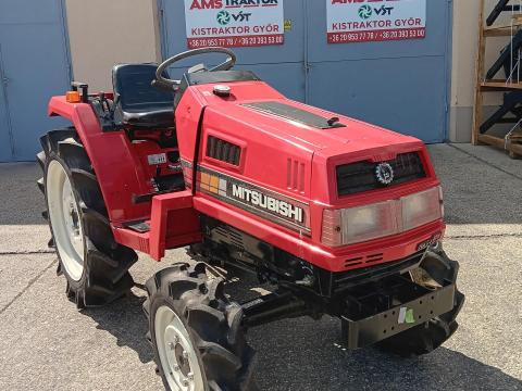Mitsubishi MT20 háromhengeres, 20 lóerős, 4x4 hajtású kistraktor