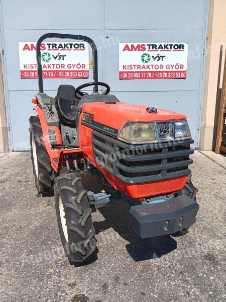 Kubota B92 összkerekes, szervokormányos, 20 lóerős japán kistraktor