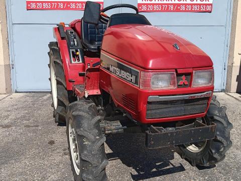 Mitsubishi MT205 irányváltós, összkerékhajtású, háromhengeres, 20 LE kistraktor Mitsubishi MT205 irányváltós, összkerékhajtású, háromhengeres, 20 LE kistraktor