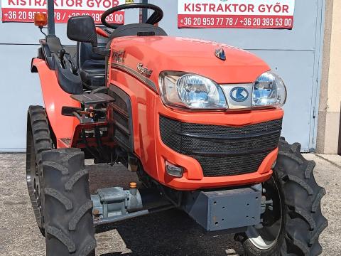 Kubota KB21 összkerekes, szervokormányos, gumitalpas 21 lóerős japán kistraktor Kubota KB21 összkerekes, szervokormányos, gumitalpas 21 lóerős japán kistraktor