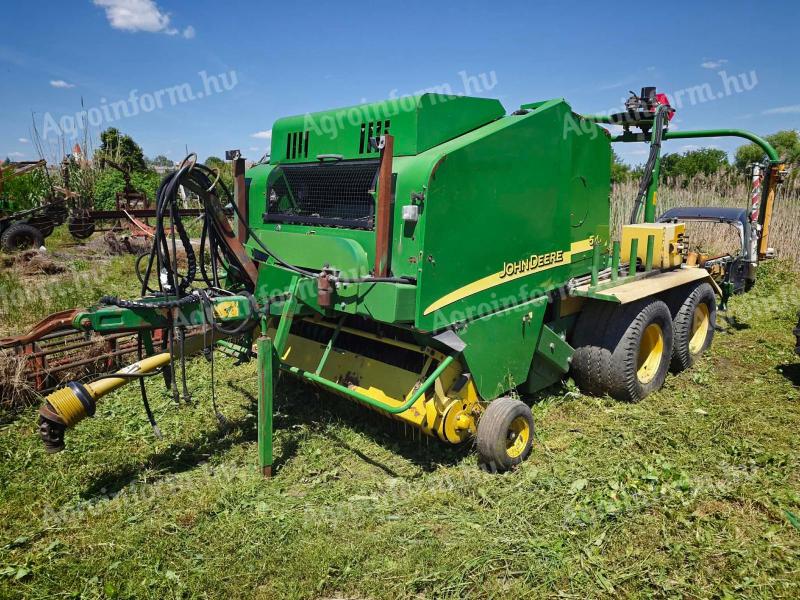 JOHN DEERE 578 BÁLÁZÓ,  BÁLACSOMAGOLÓVAL EGYBEN