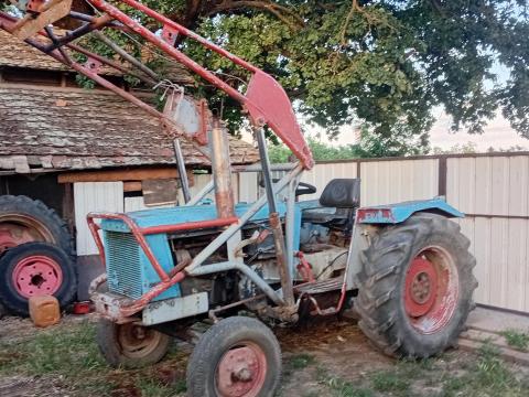 Hanomag traktor rakodóval eladó fellelt állapotban, üzemképes Hanomag traktor rakodóval eladó fellelt állapotban, üzemképes