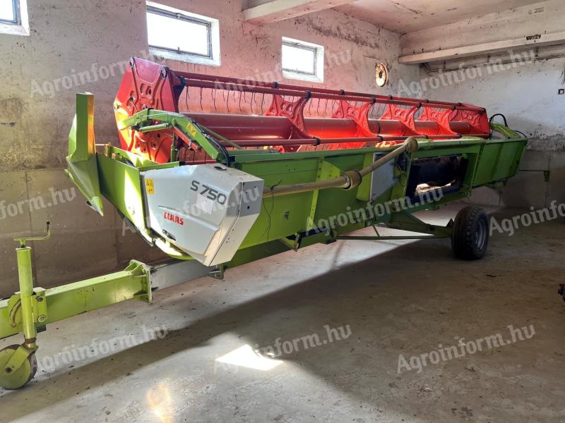 Claas S750 vágóasztal