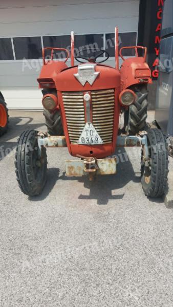 MF 15 traktor