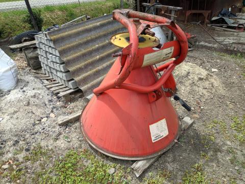 300 kg-os műtrágyaszóró (gyári)
