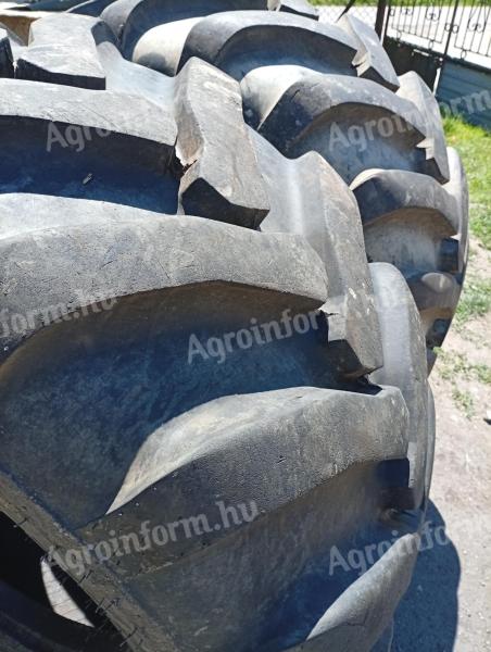 600/60R22,5 kombájn hátsó gumik eladók újszerű állapotban