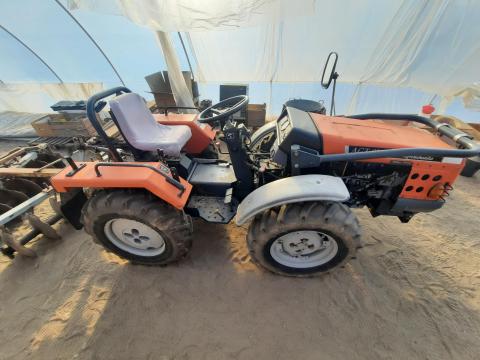 Agt 835t kertészeti traktor Agt 835t kertészeti traktor