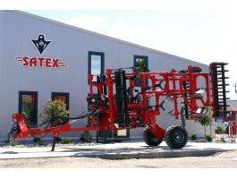 Satex Maxi Grubber 3800 félig függesztett szántóföldi kultivátor + Topper aprítókéses henger