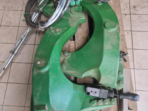John Deere homlokrakodó előkészítés – konzol 6 hengeres alvázhoz John Deere homlokrakodó előkészítés – konzol 6 hengeres alvázhoz