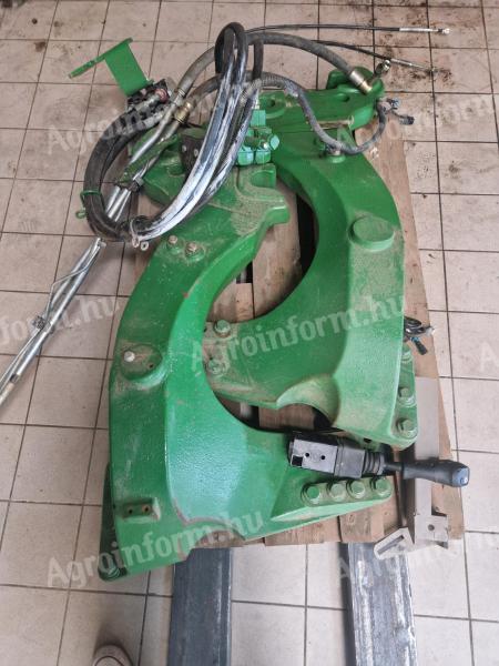 John Deere homlokrakodó előkészítés – konzol 6 hengeres alvázhoz