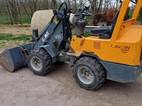 Giant derékba csuklós rakodó gép Giant derékba csuklós rakodó gép