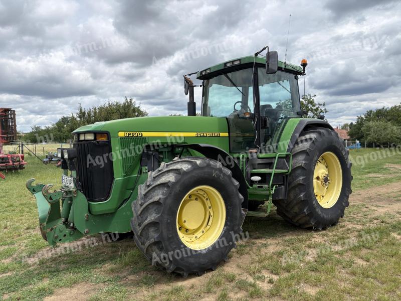 John Deere 8300
