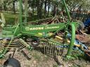 Krone Swadro 46 (2011) 4,6 m-es rendképző, 13 kar / 4 duplafog, zárt zsíros DuraMax vezérlőpálya, tandem futómű, Jet-Effekt, zajmentes hajtómű, tiszta takarmány