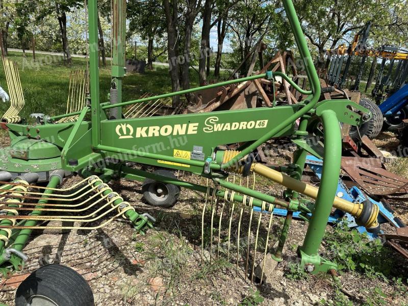 Krone Swadro 46 (2011) 4,6 m-es rendképző, 13 kar / 4 duplafog, zárt zsíros DuraMax vezérlőpálya, tandem futómű, Jet-Effekt, zajmentes hajtómű, tiszta takarmány